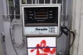 Pompe à gazole d'un garage du quai Tilsitt à Lyon, avec son afficheur de prix et son pistolet